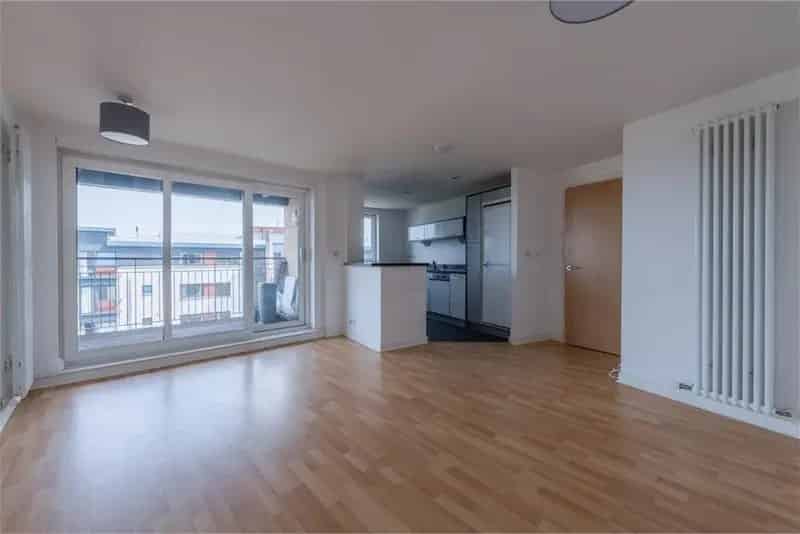2 Bed Flat Fettes Edinburgh - Spacious Apartment with Balcony