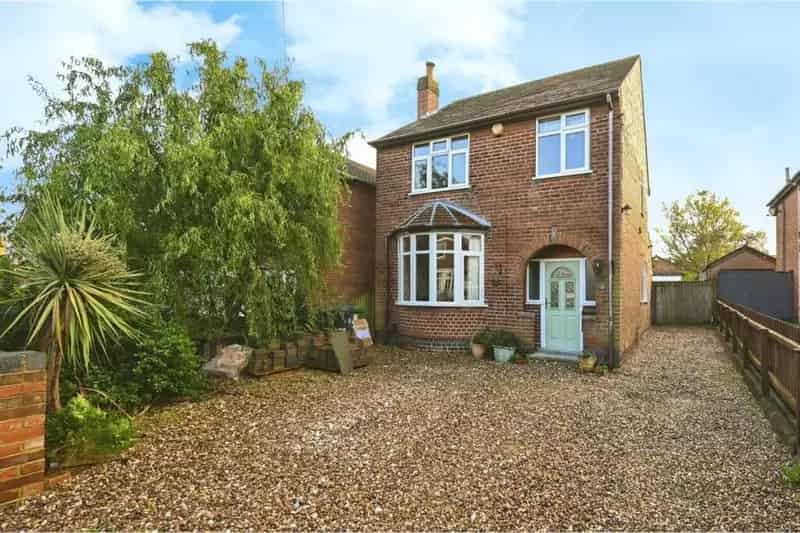 Three Bedroom Detached Family Home for Sale
