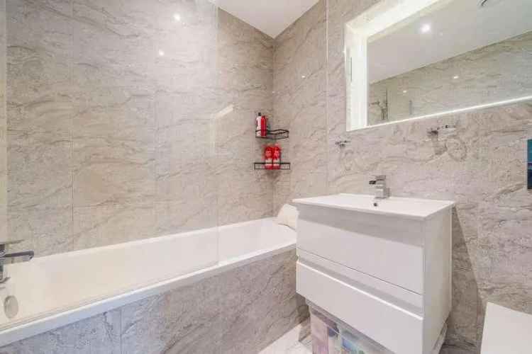 2 Bed Penthouse Apartment with River Views and Parking