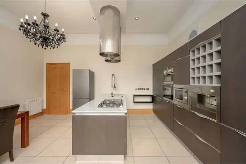 5 Bed Flat First Floor with 2 Reception Rooms
