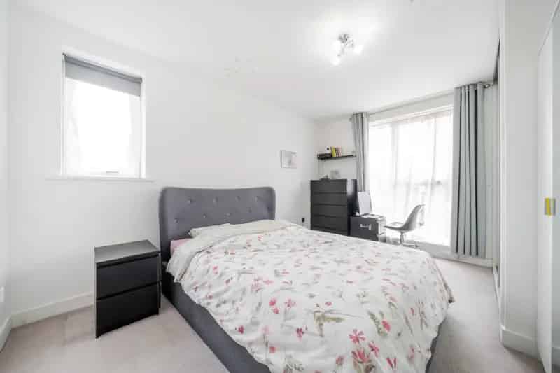 West Ealing Apartment 2 Beds 2 Baths 820 sq ft