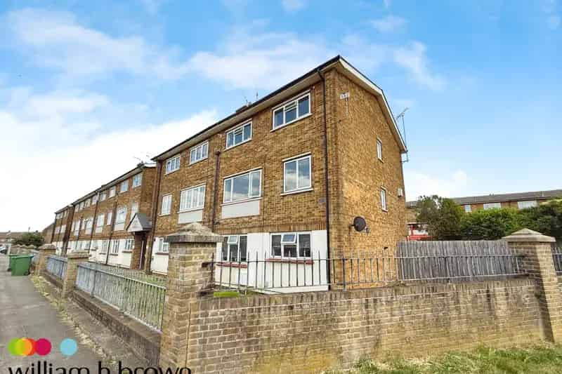 3 Bed Maisonette Recently Refurbished Zero Deposit Option Available