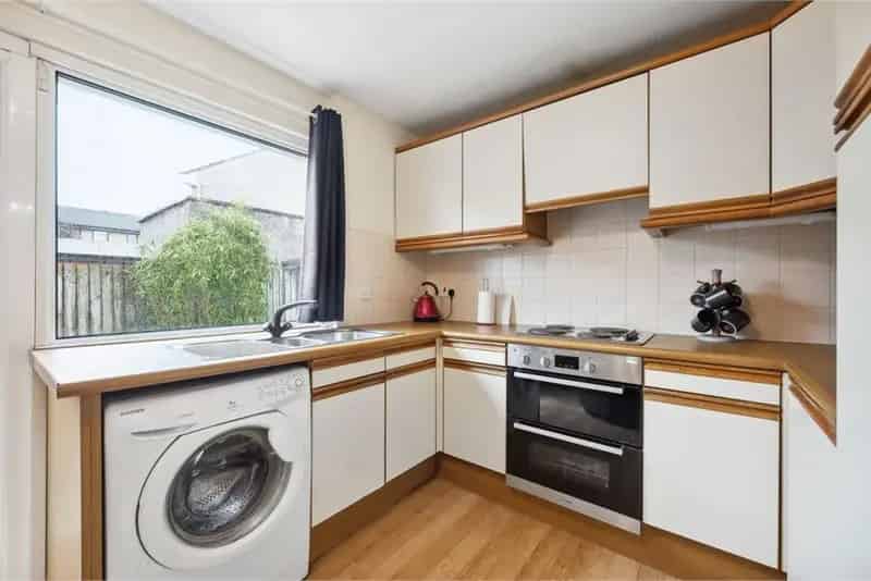 2 Bed Semi Detached House Near Colinton