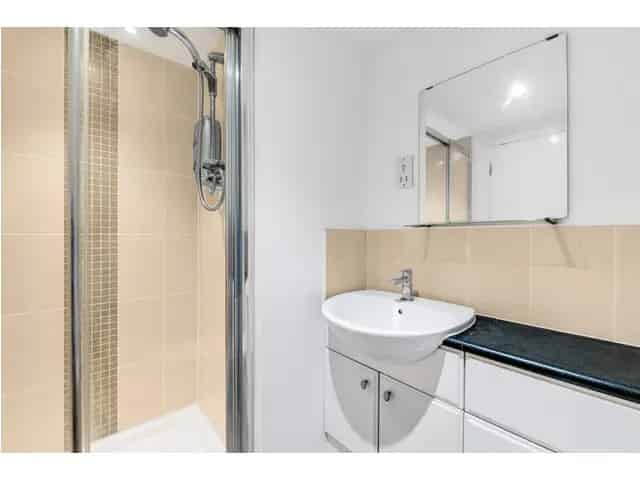 2 Bedroom Flat for Sale in Prime Central Location