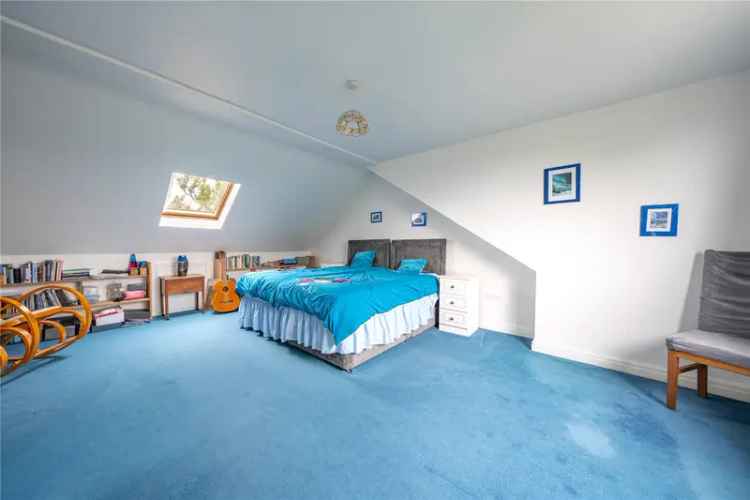 House For Sale in Leeds, England