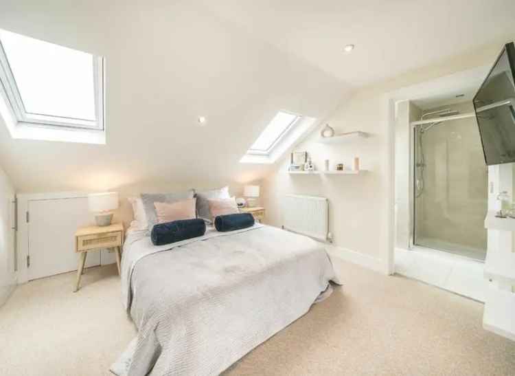 Spacious 2 Double Bedroom Apartment near Bishops Park Fulham