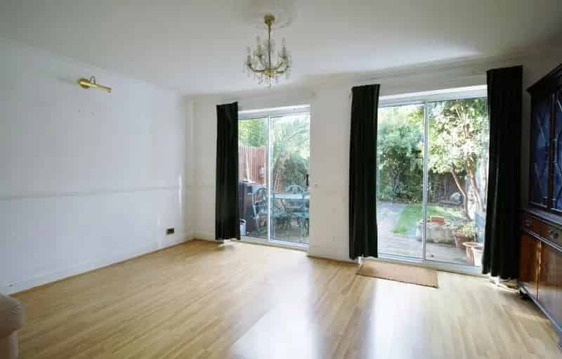 3 Bedroom Terrace House to Rent Near Chatsworth Road