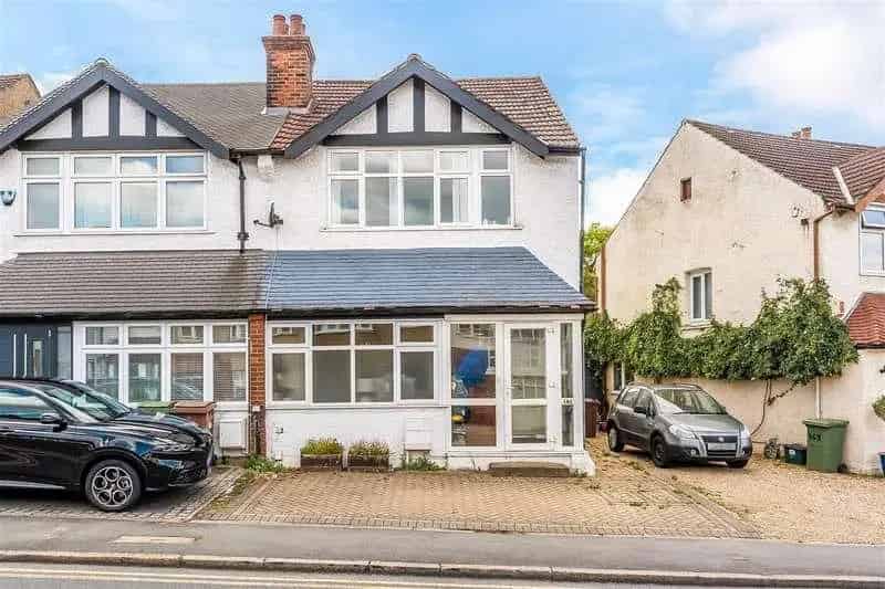 3 Bed House for Sale in Cheam