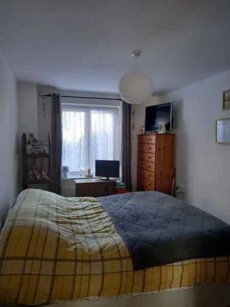 Flat For Rent in Waverley, England