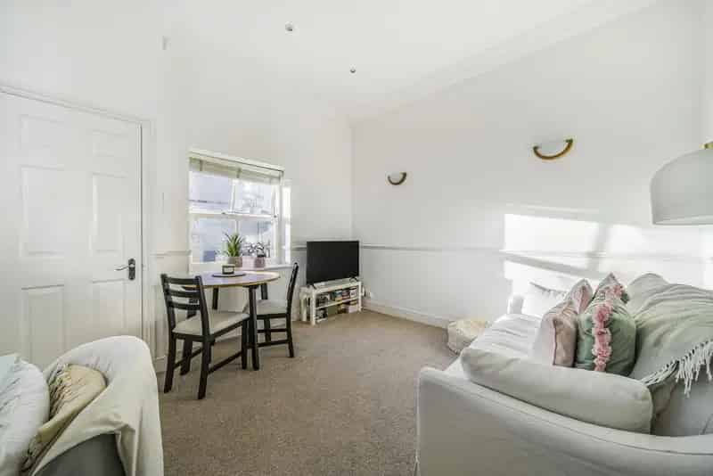 Spacious One Bedroom House Near Lee Station