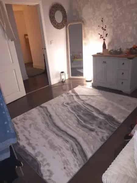 Large Flat Near Transport Links and Schools Pets Allowed