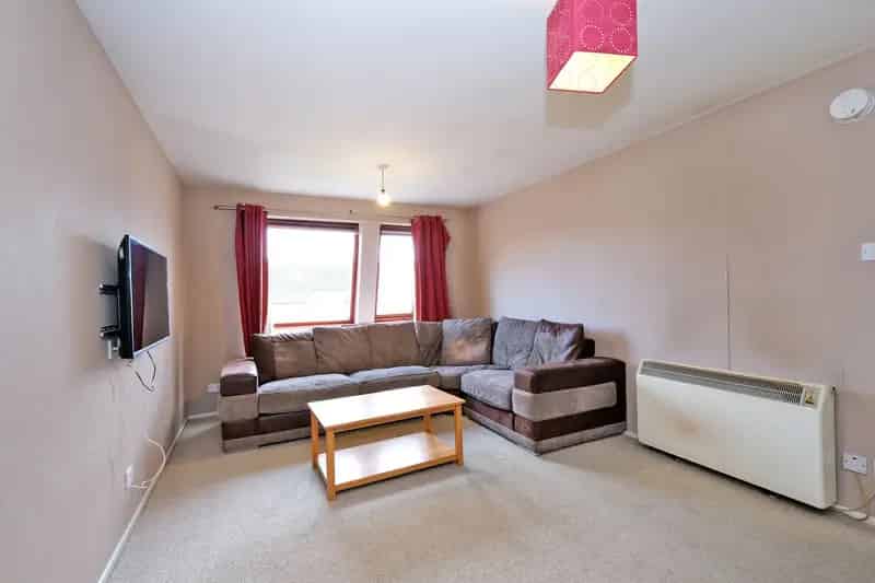 2 Bedroom Top Floor Apartment near Aberdeen Beach and City Centre
