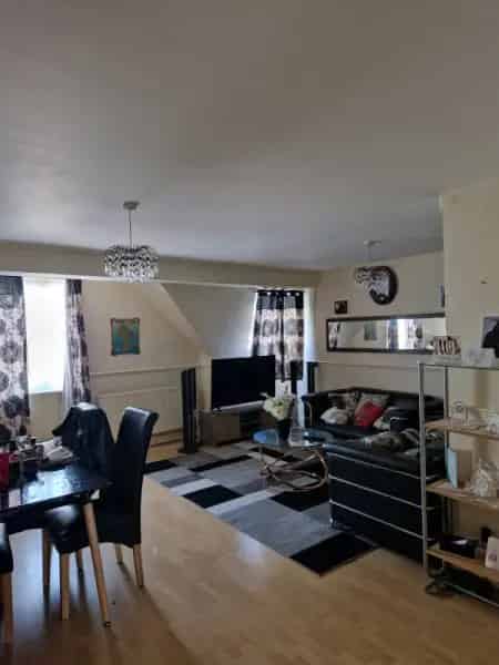 Spacious 1 Bedroom Flat Near Arsenal Stadium Great Transport Links