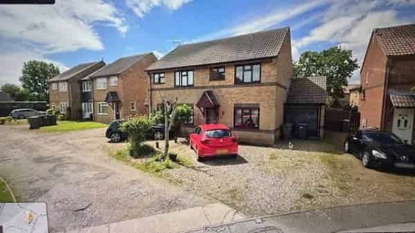 Felixstowe Semi-Detached House Near Beach and Amenities