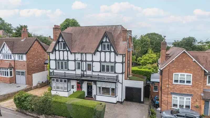 5 Bedroom Semi-Detached Victorian House For Sale