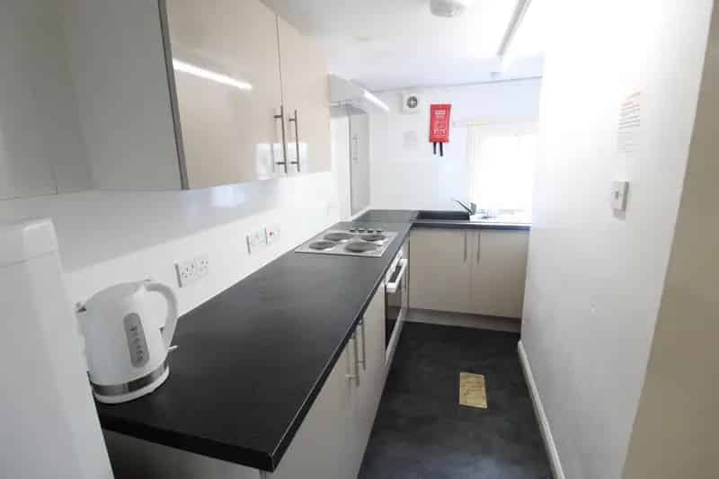 3 Bedroom Terraced House Near Brighton Seaside and Town Centre