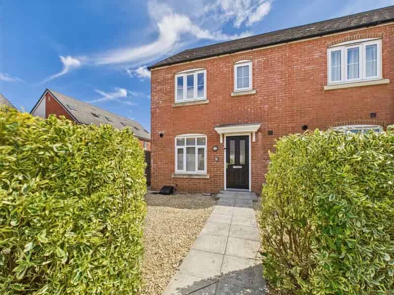 3 Bedroom End Terrace House to Rent