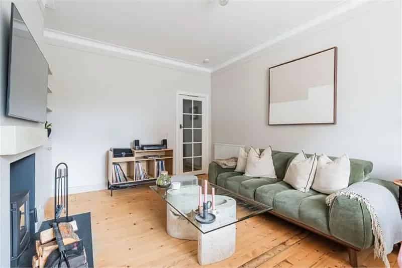 2 Bed Flat Stockbridge Main Door Flat with Reception Room