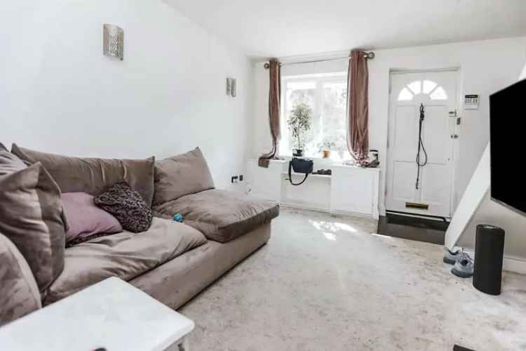 Two Bedroom Family Home with Garage Near Queen Elizabeth Hospital