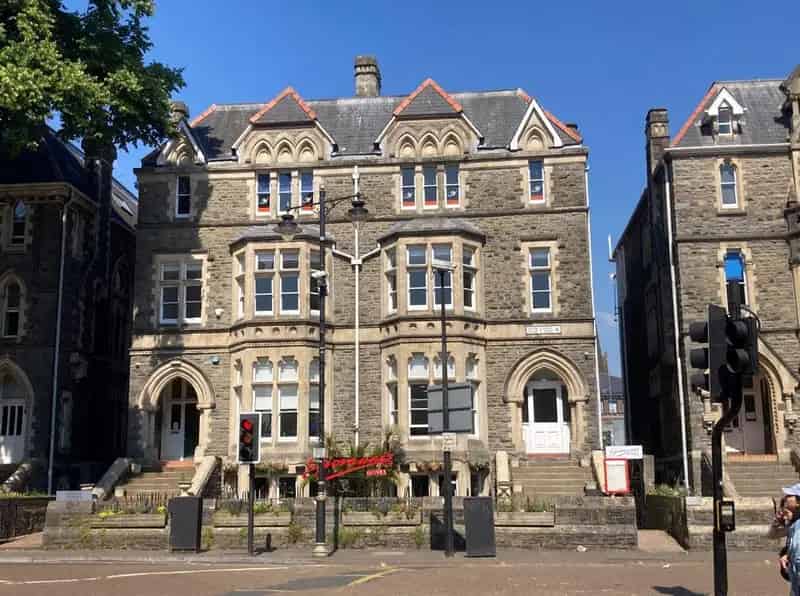 Modern Cardiff Office Suite 1800 sq ft 2 Parking Spaces