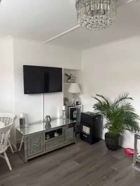 2 Bed House Near Amenities and Beach