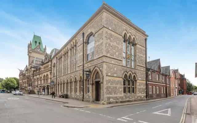 Broadway Winchester Property For Sale Two Interconnected Properties
