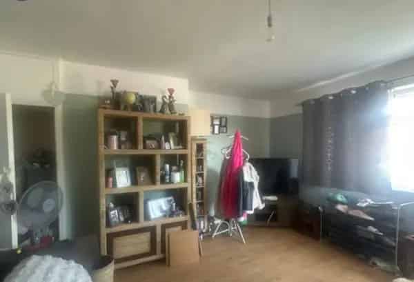 2 Bed First Floor Flat with Balcony and Communal Garden