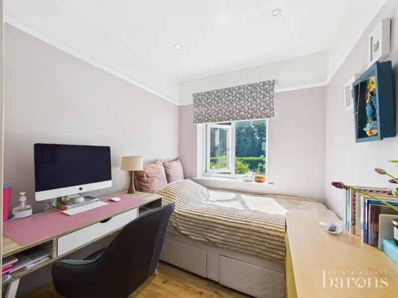 3 Bed Semi-Detached House for Sale in Basingstoke
