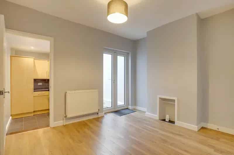 2 Bedroom Victorian Terrace House Caversham