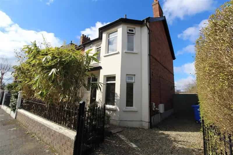 Spacious 3 Bed Semi Detached House Near City Centre