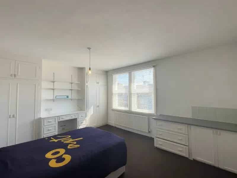 6 Bedroom Terraced House Near Night Bus