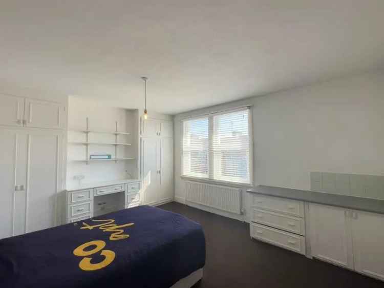 6 Bedroom Terraced House Near Night Bus