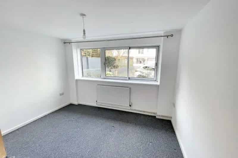 2 Bedroom Apartment for Sale Near Preston Park