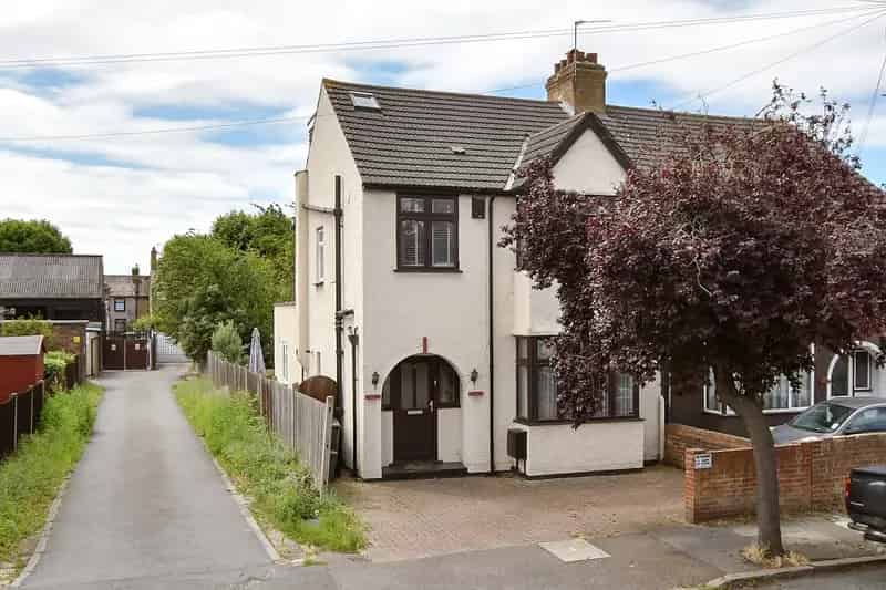 4 Bedroom Semi-Detached House for Sale