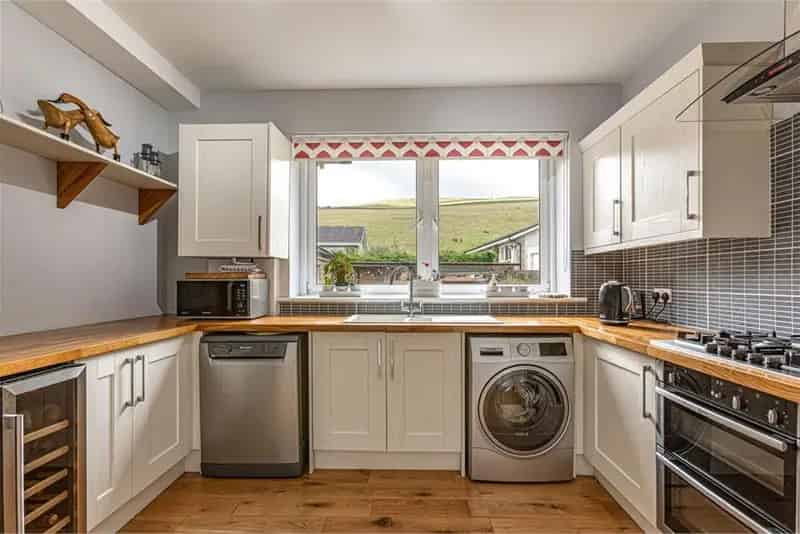 3 Bed Flat Upper with 3 Reception Rooms