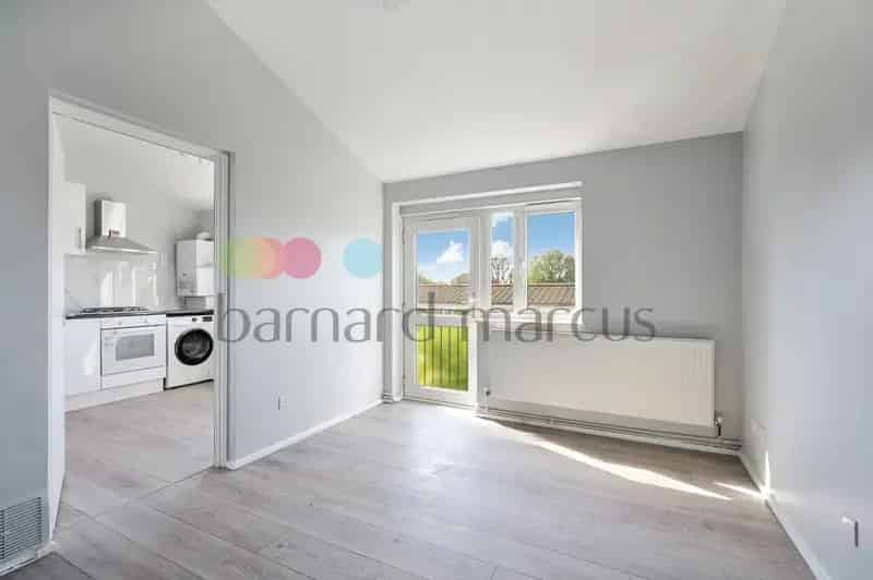 Spacious One Bedroom Apartment  Newly Refurbished Zero Deposit Available