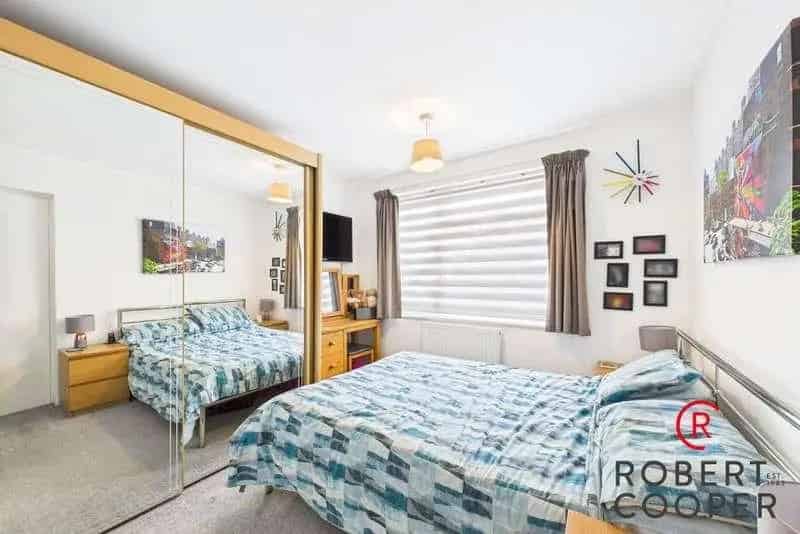 2 Bed Flat for Sale South Ruislip