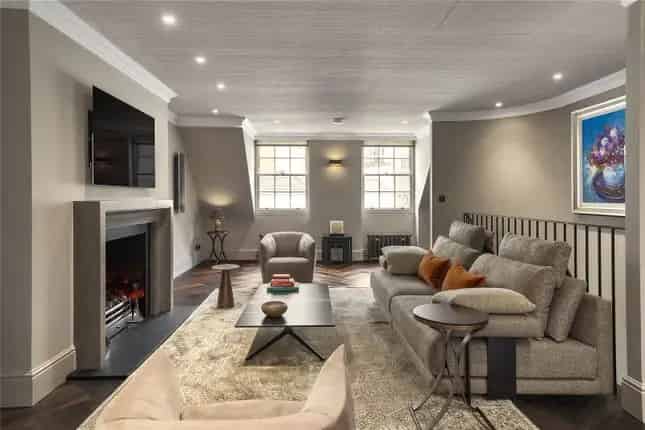 Terraced House for Sale in Cadogan Lane London SW1X