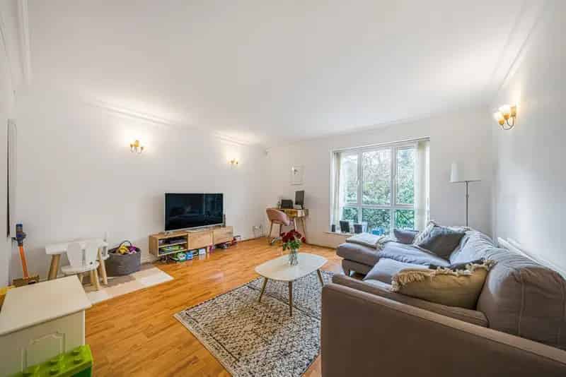 2 Bed Apartment near Kingston Norbiton Stations