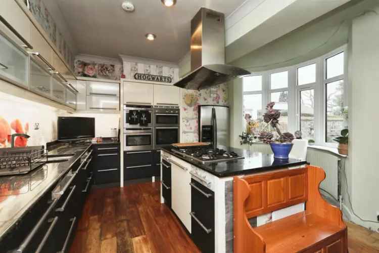 4 Bed House Auction Multiple En-suite Bathrooms