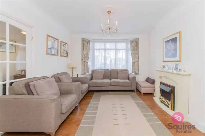 3 Bedroom Detached House Mill Hill East