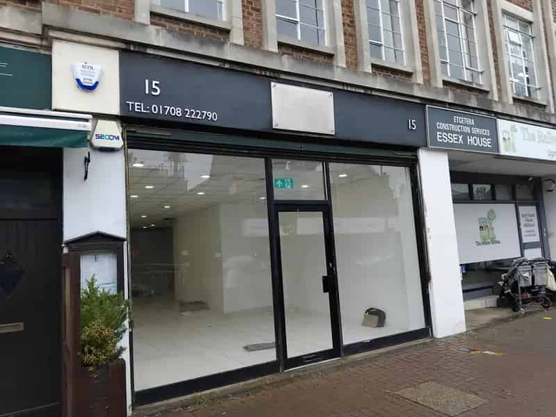 Upminster Retail Unit with Treatment Rooms