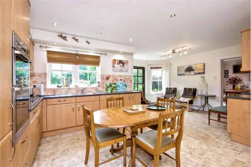 5 Bed Detached House with 3 Reception Rooms