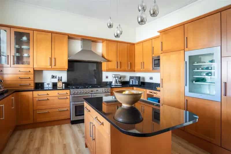 3 Bedroom Maisonette for Sale in Brighton with Sea Views