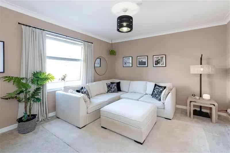 2 Bed Flat Upper Villa Colinton Private Garden Driveway