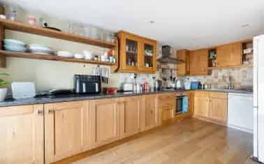 Spacious Grade II Listed Maisonette in Honiton Town Centre