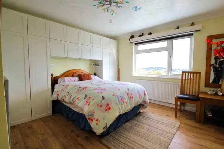 Bungalow For Sale in Broadley Drive, Paignton, England