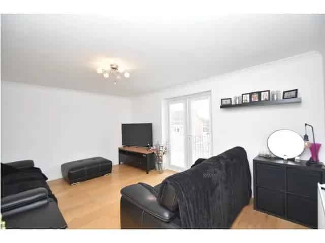 4 Bedroom Detached House for Sale Near Stepps