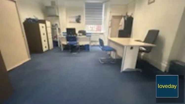 Commercial property For Rent in 58, Market Place, Chippenham, England