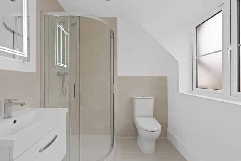 4 Bedroom Semi-Detached Home with Garage and Parking